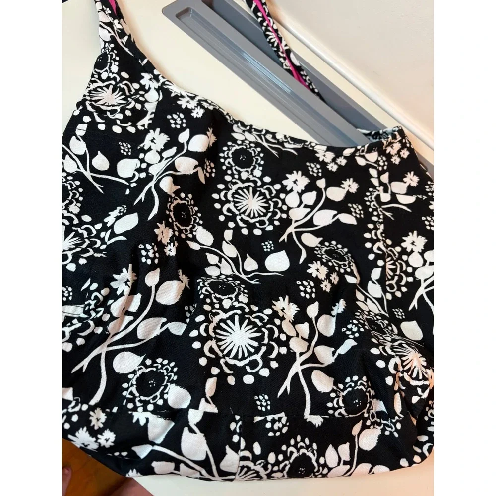 Thirty-One Hobo Bag Womens Medium Black White Floral Canvas Shoulder Tote